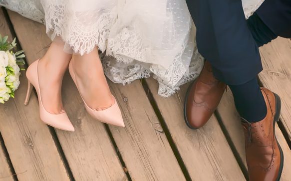 How To Deal With Every Awkward Wedding Situation
