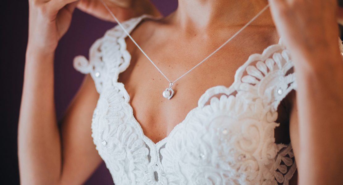 Best Accessories for a Summer Bride