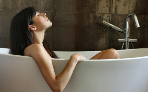 Five detox baths with single household ingredients