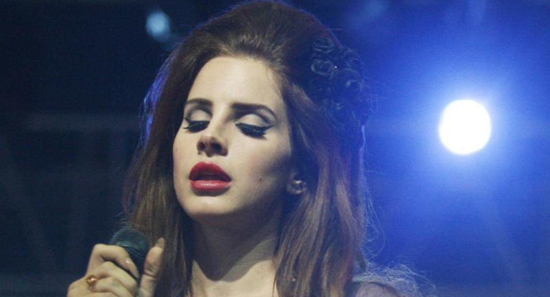 Lana Del Rey Posts Bare Faced Selfie — Beauty News Australia
