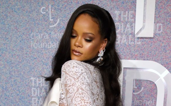 Rihanna flaunts her new Fenty Beauty products