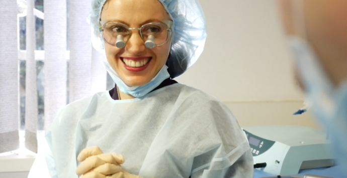 What Are The Major Differences Between Dentures And Dental Implants?