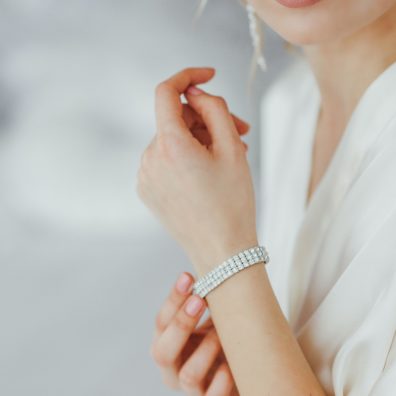 Find a unique way to express yourself. The most classic pieces your jewellery collection should have.