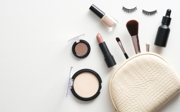Best Travel Makeup Tips for Every Destination