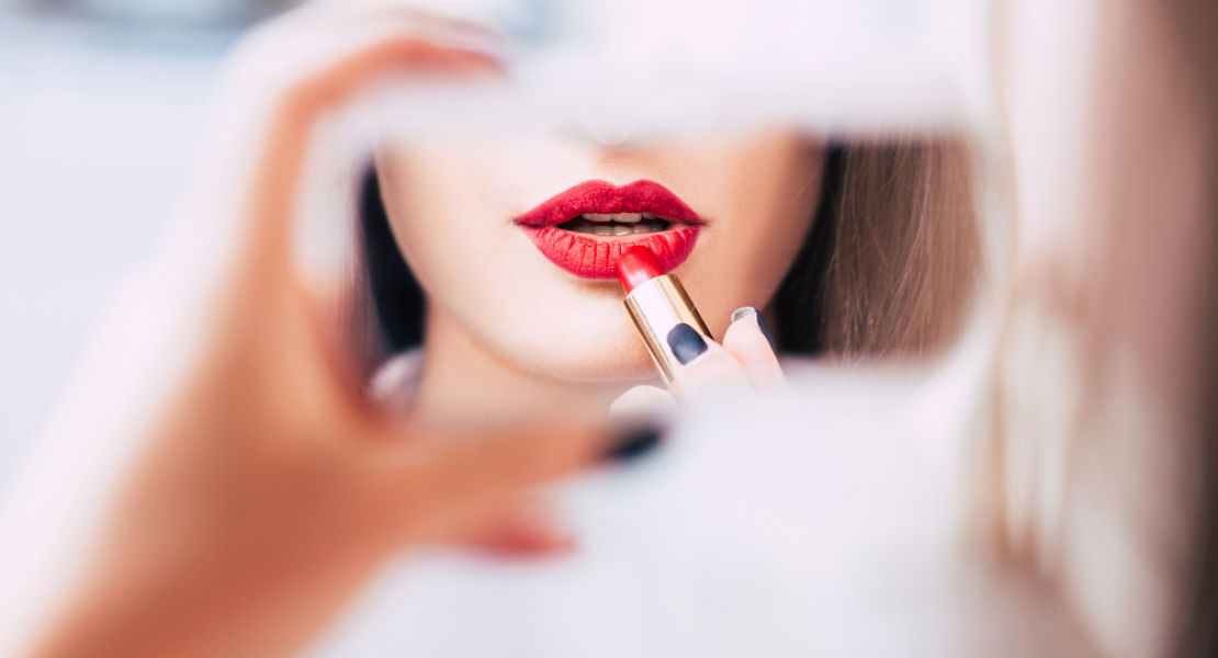 Makeup Trends in Australia 2025: Dark Siren & Cherry Vibe